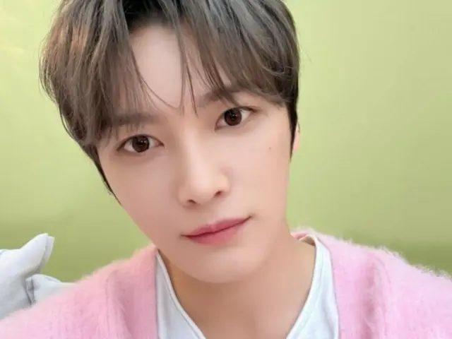 ジェジュン、可愛いパステルピンクでほっこりムード…さらさらですべすべ